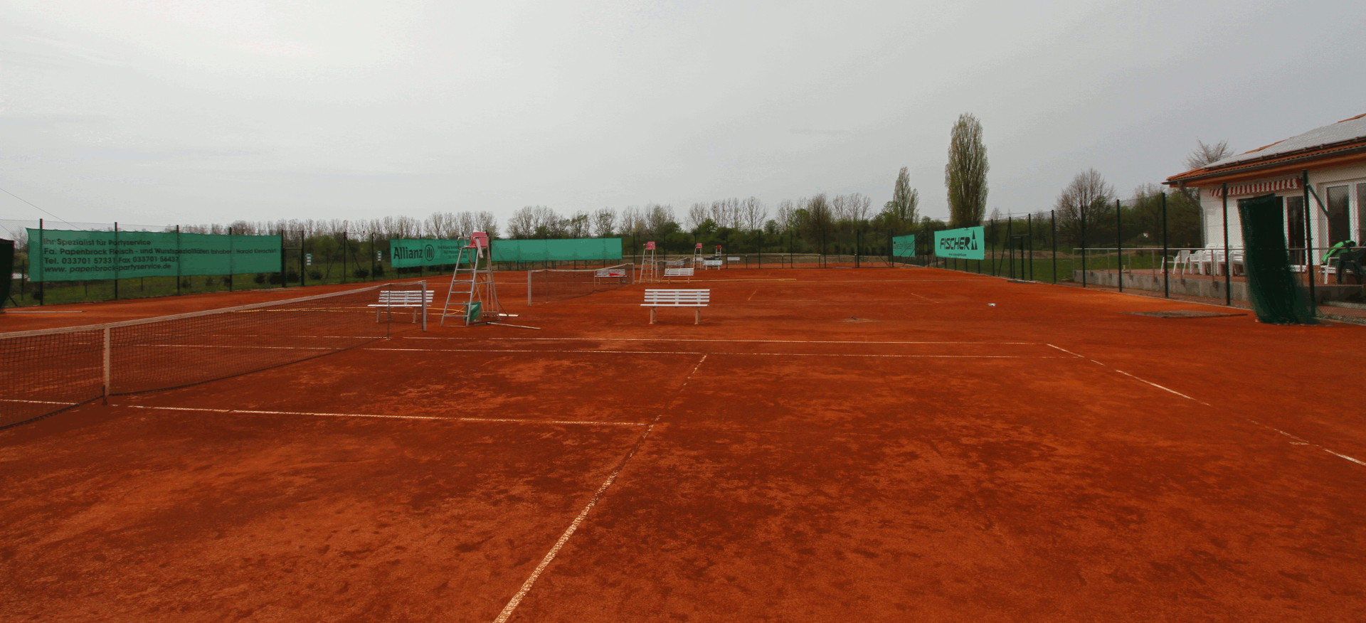 Blick von Platz 4 über die Tennisplätze